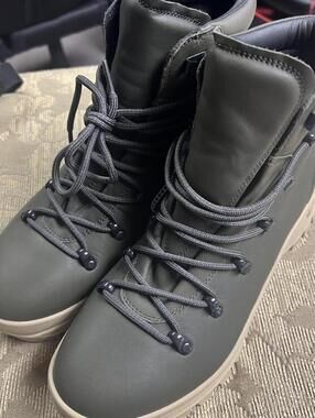 Merrell Moab 3 Mid Waterproof Hiking Boots Olive Green Size 8 Vibram